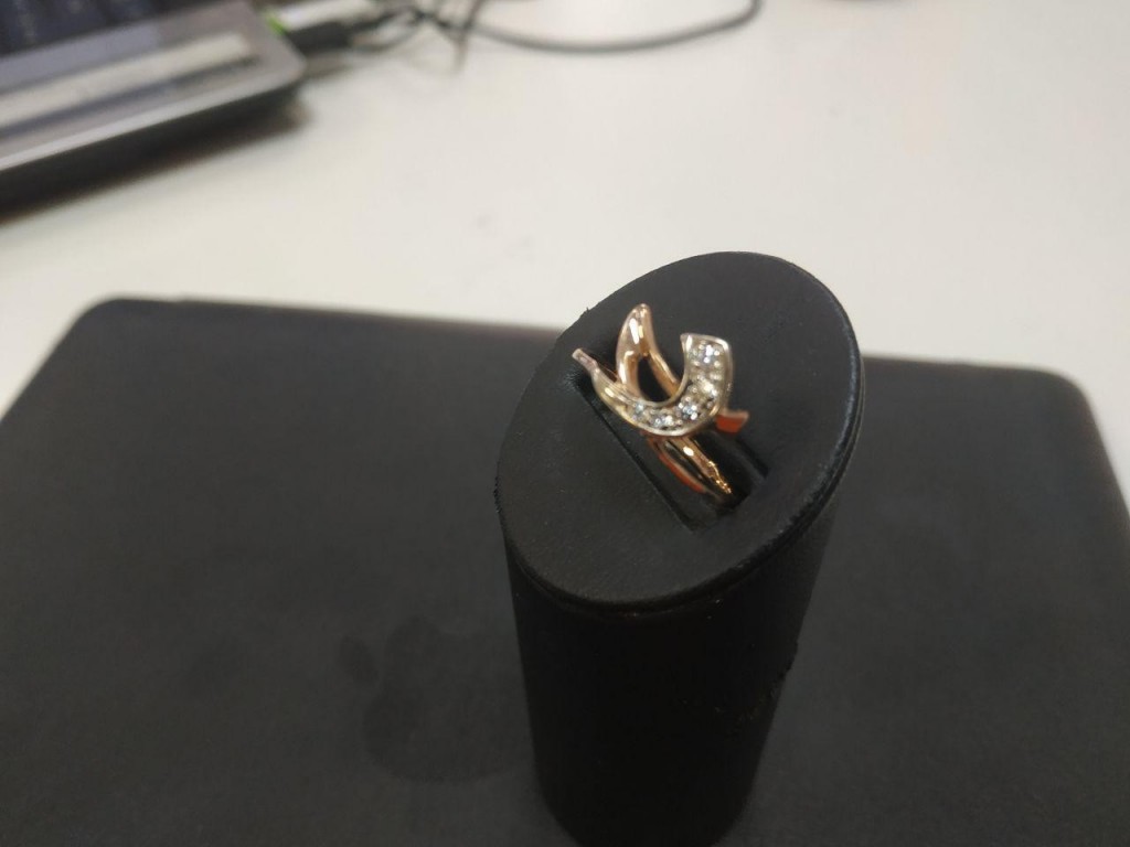 Золотое кольцо с бриллиантами 2,39 гр