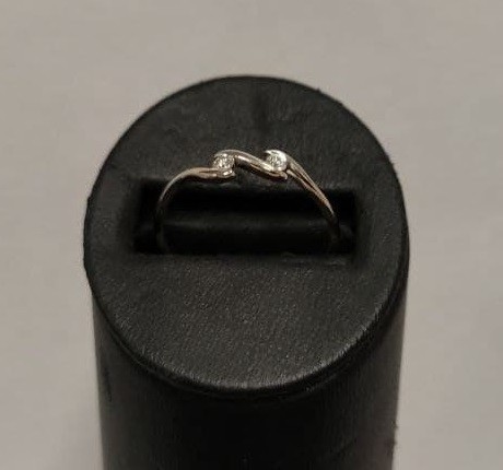 Золотое кольцо с бриллиантами 1,41 гр.