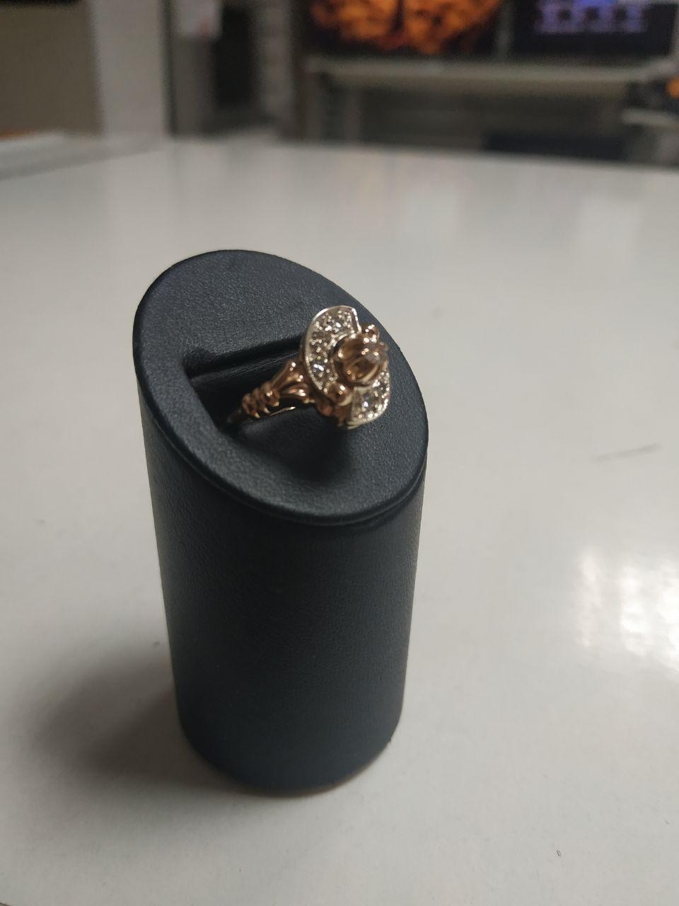 Золотое кольцо с бриллиантами 4.3 гр