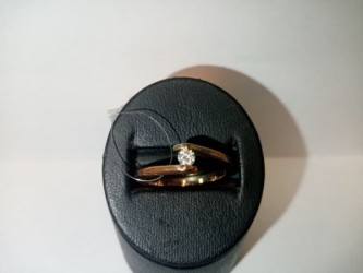 Золотое кольцо с бриллиантом 2,77 гр.