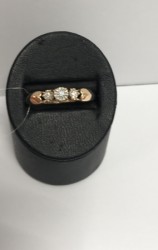 Золотое кольцо с камнем 1,93 гр