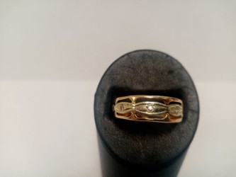 Золотое кольцо с бриллиантами 2,71 гр.