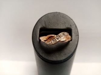 Золотое кольцо с бриллиантами  2,72 гр