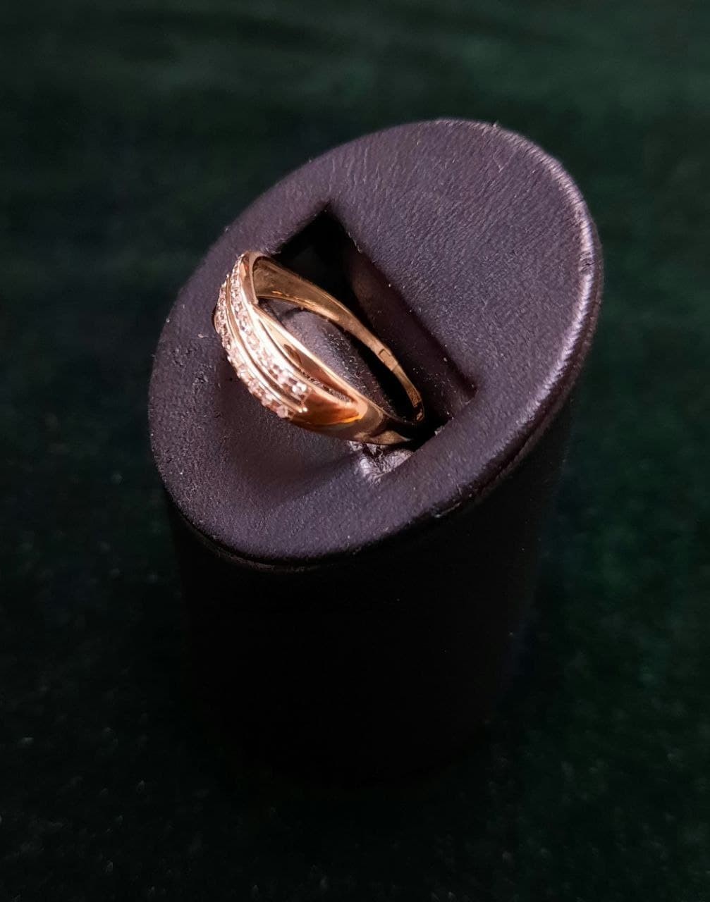 Золотое кольцо с бриллиантами 1,1 гр.