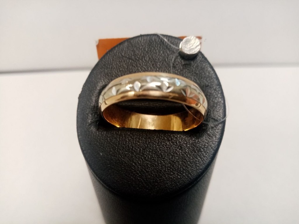 Золотое кольцо 3,76 гр