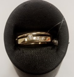 золотое кольцо с бриллиантом 2,63 гр